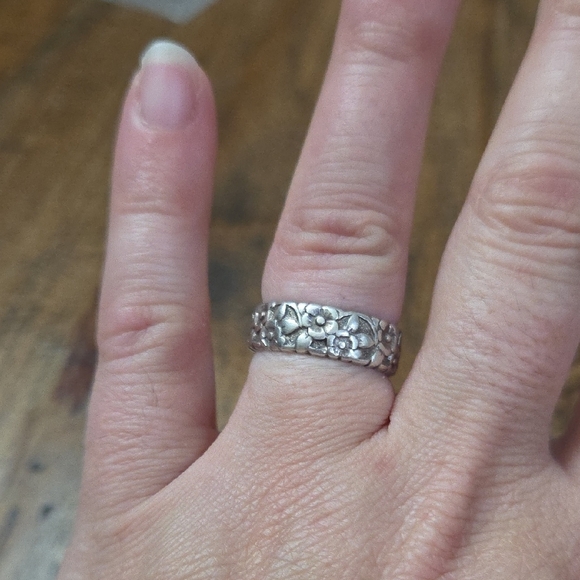 Sterling Silver Floral Ring - Picture 3 of 5